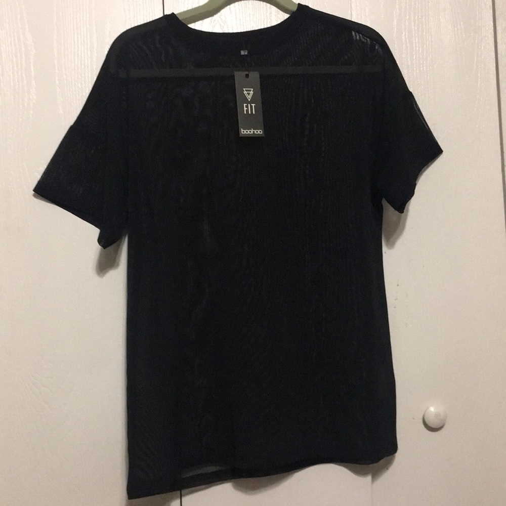 Oversized mesh work out tee.